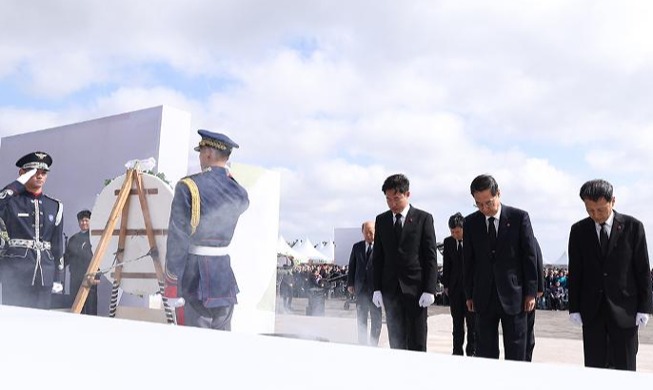 Rindiendo homenaje a las víctimas del levantamiento de Jeju