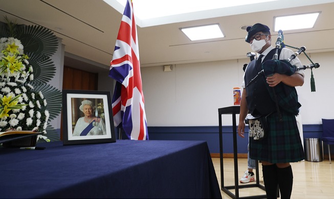 Velatorio en honor a la Reina Isabel II en la embajada del Reino Unido en Seúl