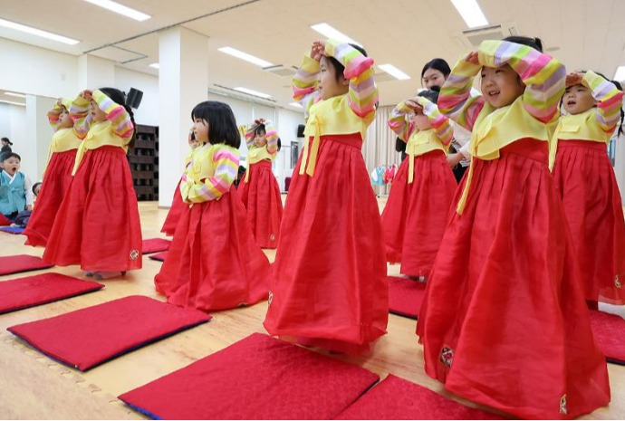 Clase sobre etiqueta tradicional
