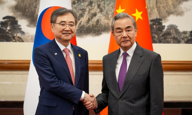 Los cancilleres de Corea y China acuerdan impulsar su asociación de cooperación estratégica