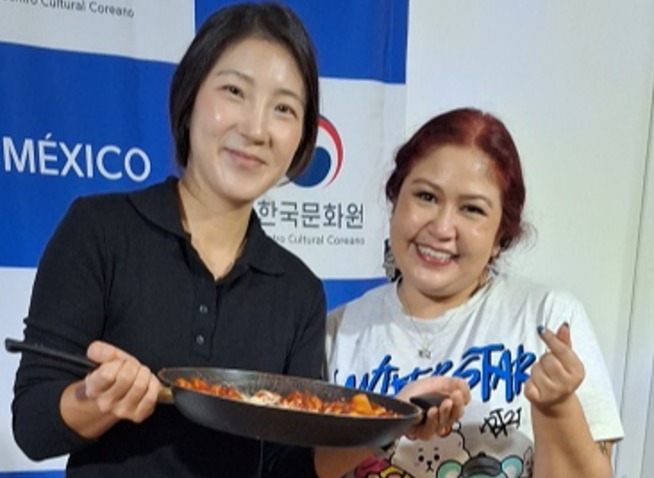 De la sartén al corazón: descubriendo el 'dakgalbi' con Yuna