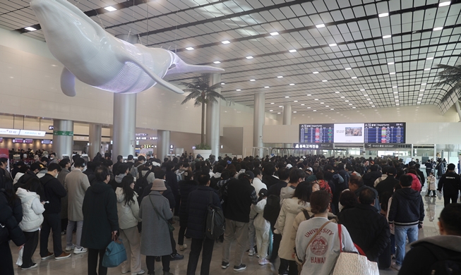 El aeropuerto de Jeju repleto de viajeros que regresan a casa