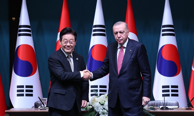 Corea y Turquía acuerdan impulsar la cooperación en energía, defensa y biotecnología