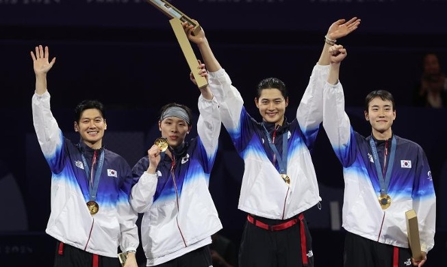 Corea logra el oro en sable por equipos y la plata en dobles mixtos de bádminton