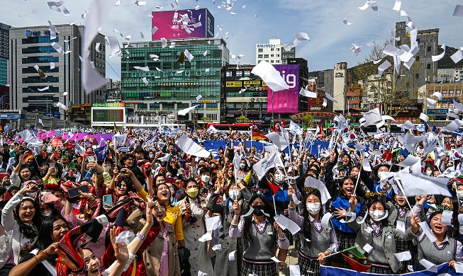 La delegación de la Oficina Internacional de Exposiciones es recibida por 5.000 ciudadanos en Busan