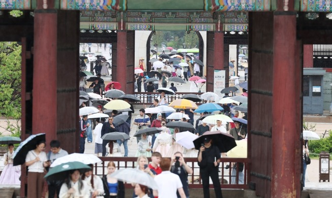 Los turistas extranjeros registran un gasto con tarjeta récord en Corea en el 2º trimestre