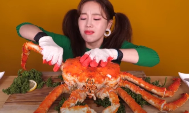 Mukbang: el negocio de comer y transmitirlo en las redes