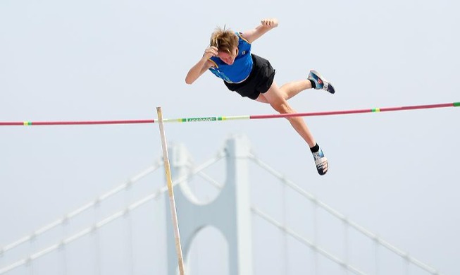 Competencia de salto con pértiga en Busan