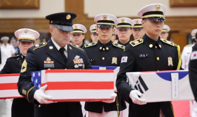 Corea y EE. UU. estrechan lazos en memoria de los héroes de guerra