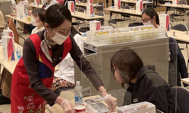 🎧 Evento realizado en Tokio para experimentar la comida coreana 'de a bordo' tiene gran acogida