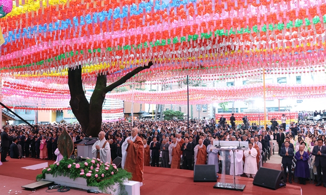 Celebrando el 2.568º cumpleaños de Buda