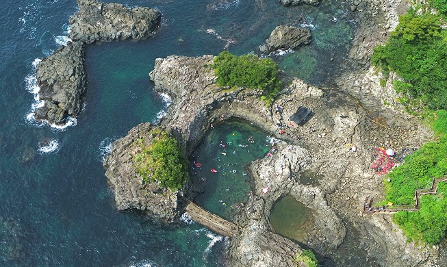 Haciendo esnórquel en las costas de la isla de Jeju