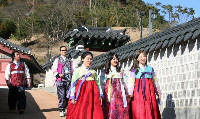 La cultura de usar hanbok designada como Patrimonio Cultural Inmaterial Nacional