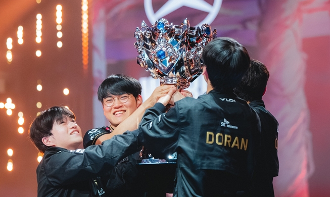 El equipo coreano de deportes electrónicos T1 logra su 3ª victoria consecutiva en el campeonato de LoL