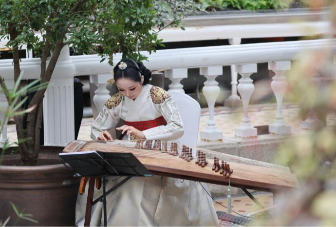 Los acordes del gayageum resuenan en el palacio Changgyeonggung
