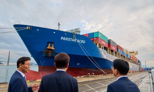 El buque portacontenedores Panstar Acro completa con éxito su travesía pionera por la ruta ártica