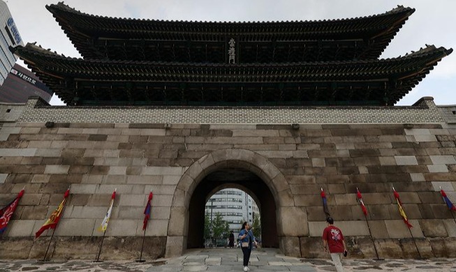 Puerta de Sungnyemun en la temporada de lluvias