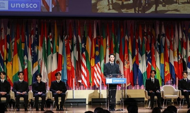 SEVENTEEN da un discurso en el 13er Foro de la Juventud de la Unesco