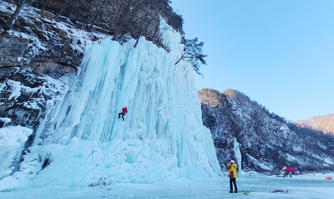 Intensa escalada de hielo