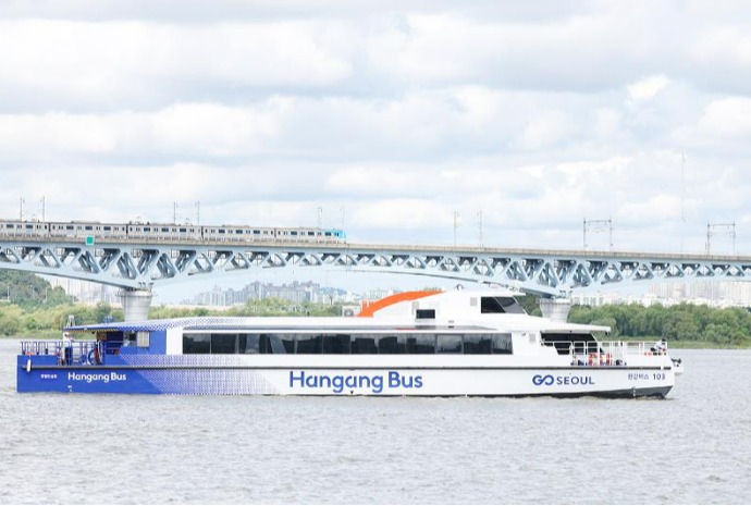 Seúl lanza el servicio de autobuses acuáticos en el río Hangang