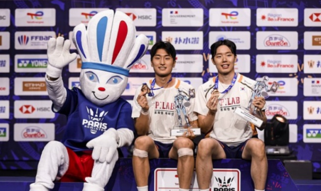 El dúo masculino número uno del bádminton conquista el título mundial en París
