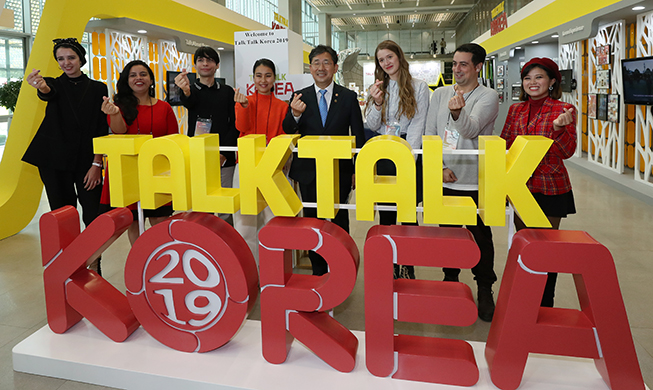 Otorgan premios a los ganadores de ‘Talk Talk Korea 2019’