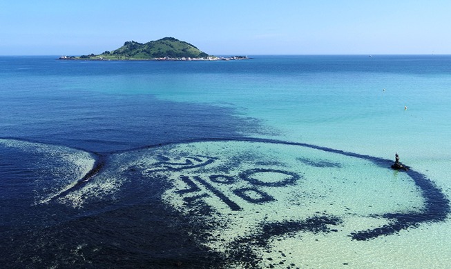 [Foto del día] 𝘞𝘰𝘯𝘥𝘢𝘮 en la isla de Jeju: muro circular de piedra para atrapar peces