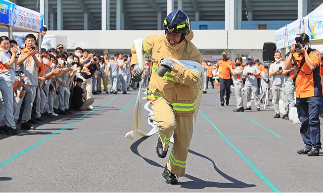 Concurso de habilidades para bomberos voluntarios en la isla de Jeju