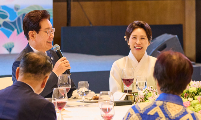 Lee se reúne con los residentes coreanos en Nueva Delhi