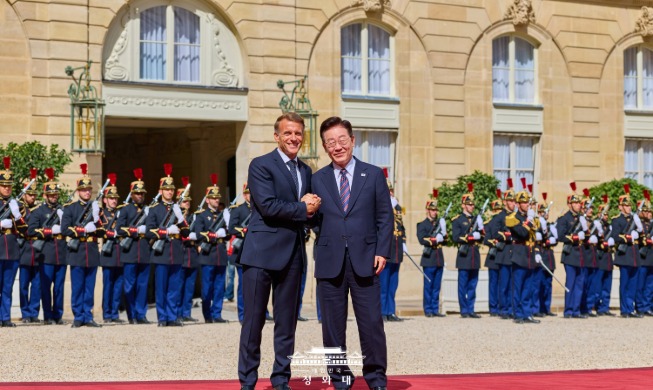 Corea y Francia amplían su cooperación estratégica con la firma de 16 acuerdos bilaterales