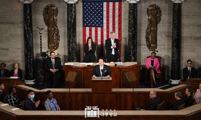 El presidente Yoon pronuncia un discurso en la sesión conjunta del Congreso de EE. UU. en el Capitolio