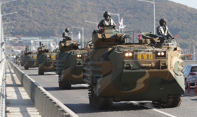 [Foto del día] Vehículos anfibios de asalto participan en un entrenamiento militar