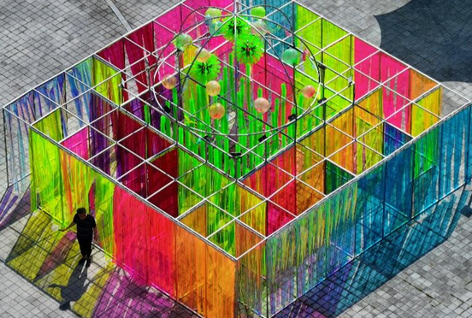 Exhibición de arte contemporáneo al aire libre