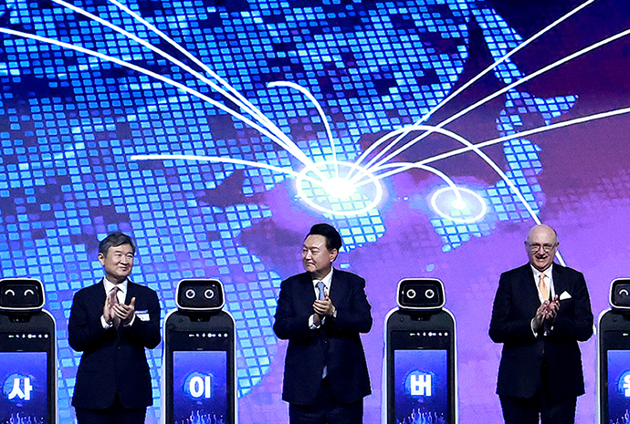 Yoon en la Cyber Summit Korea
