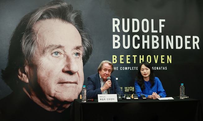 El pianista Rudolf Buchbinder visita Corea