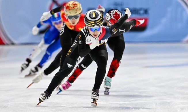 La patinadora coreana Kim Gilli gana el oro en la prueba inaugural del ISU World Tour