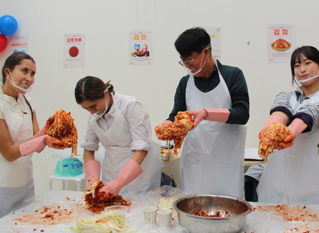 Kimjang en Colombia: Corea fortalece la diplomacia cultural a través de su tradición gastronómica