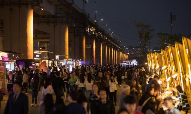 Regresa el mercado nocturno del río Hangang