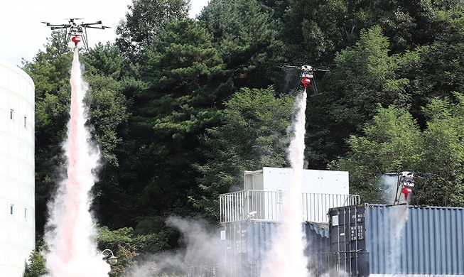 [Foto del día] Drones para apagar incendios forestales, los bomberos del cielo