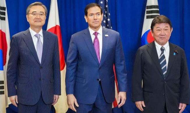 Corea, EE. UU. y Japón refuerzan su alianza en desnuclearización y seguridad económica