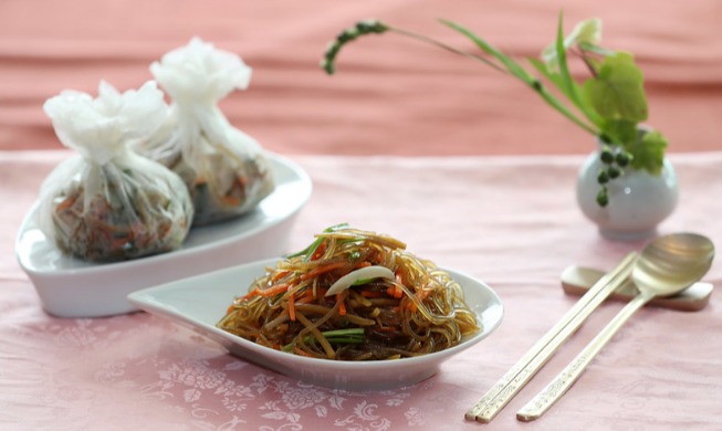 La historia y los beneficios nutricionales del platillo tradicional de Corea, el japchae