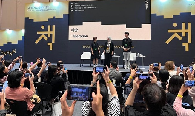 Feria Internacional del Libro de Seúl: las escritoras coreana y omaní califican de 'liberadora' la existencia de la literatura