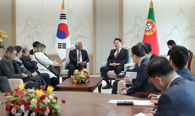 El presidente Yoon entabla conversaciones con el primer ministro de Portugal por primera vez en 39 años