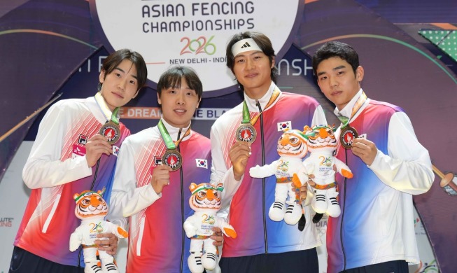 El equipo coreano de sable masculino gana el oro en el Campeonato Asiático de Esgrima
