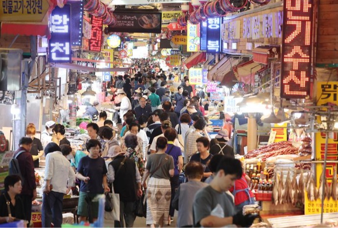 Ambiente festivo en los mercados tradicionales por el Chuseok