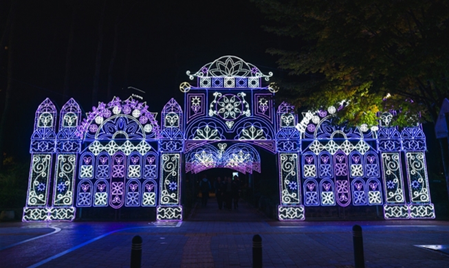 Otoño e invierno del lago y las luminarias