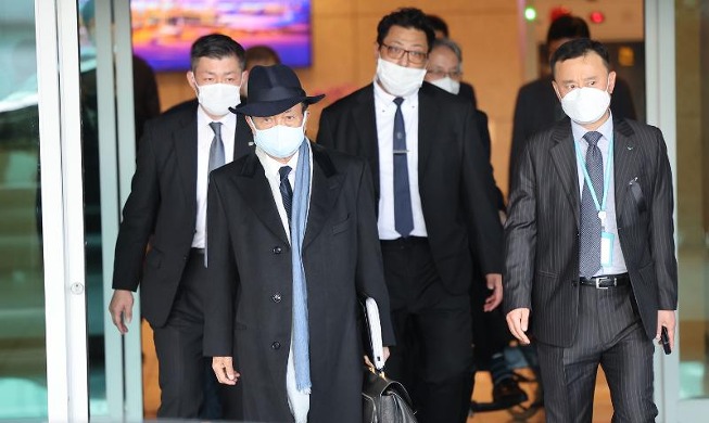 El presidente Yoon se reúne con el ex primer ministro japonés Taro Aso