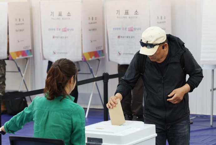 1er. día de votaciones anticipadas 