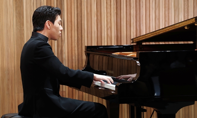 El pianista Kim Saehyun: 'Lo ideal es perderme tocando música'