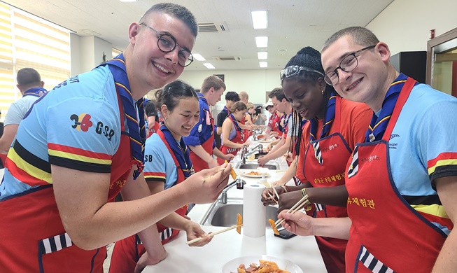 Los scouts de todo el mundo visitan los sitios turísticos del sureste de Corea